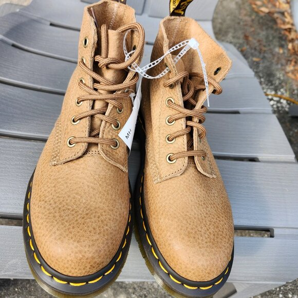 NWT Doc Dr. Martens 101 6-Eye Boot Tan Women's size 5 - Picture 2 of 6